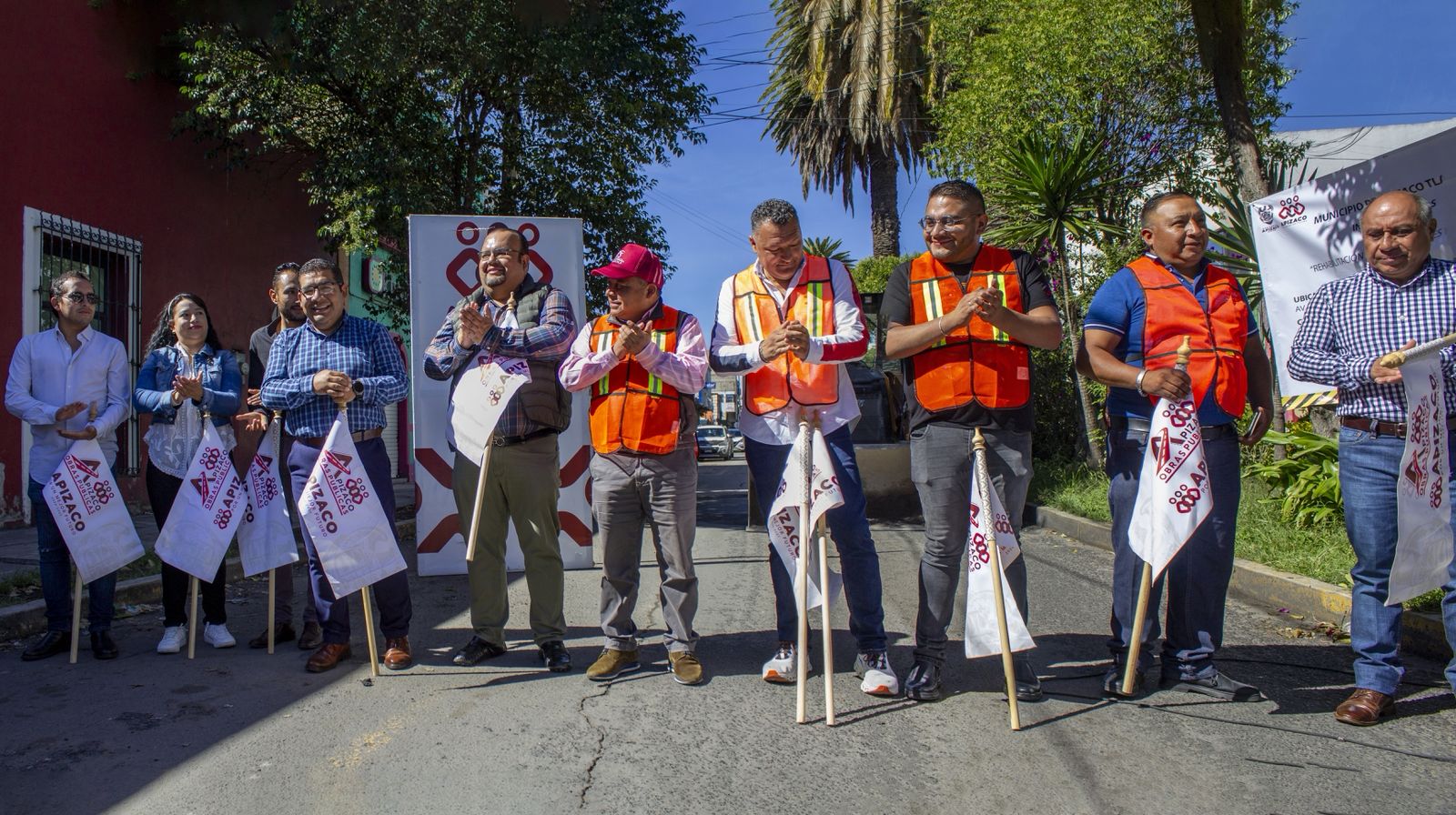 Encabeza Javier Rivera rehabilitación de guarniciones y banquetas en Avenida Hidalgo